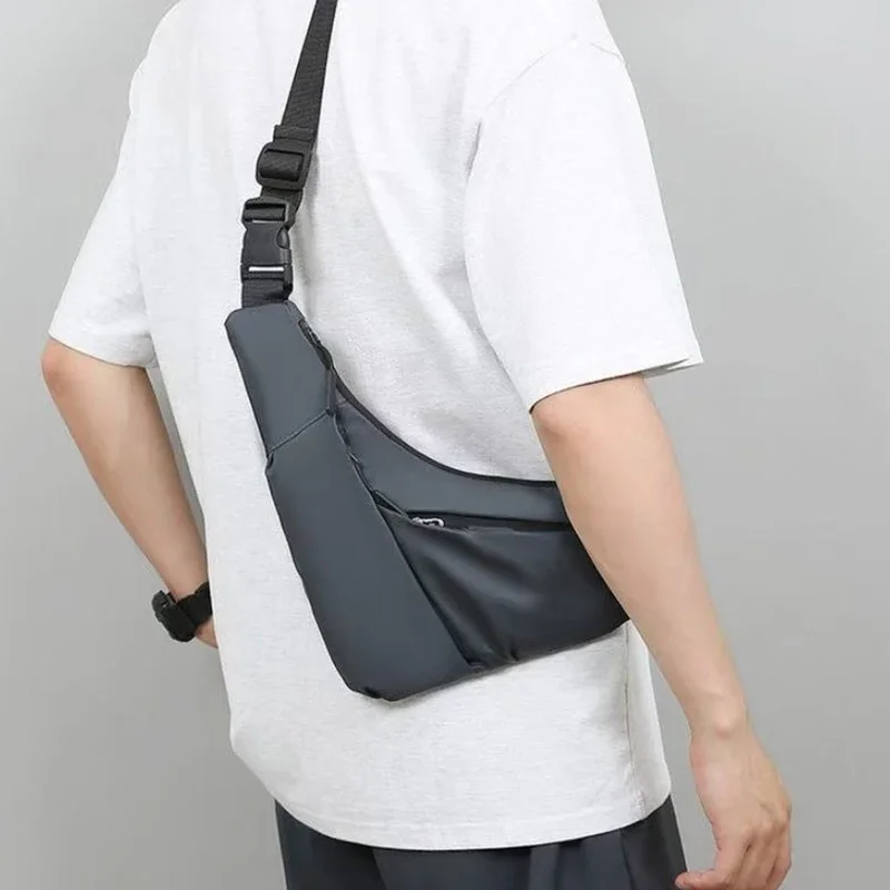 メンズバッグ 大容量 三角形 チェストバッグ マルチカラー  - Crossbody Bag Men のレビューと価格