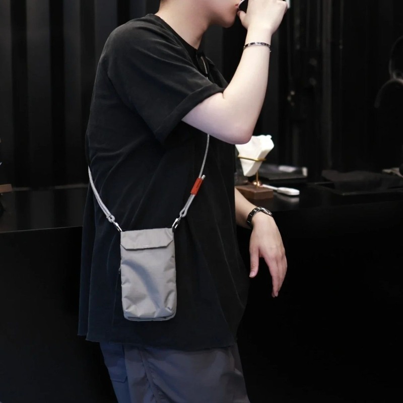 メンズスリムフィットクロスボディフォンバッグ、折りたたみ式ウ - Crossbody Bag Men のレビューと価格